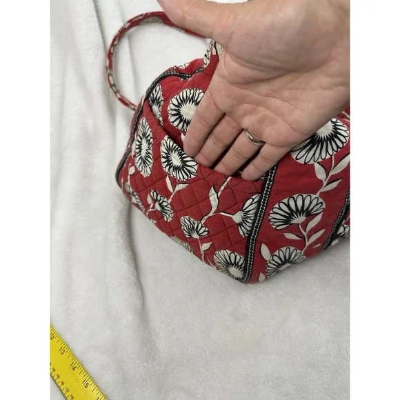 Vera Bradly Red White Black Duffle Traveler Deco Daisy Large Bag Shoulder Staps - Picture 11 of 12